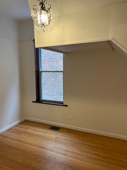 Building Photo - 1054 N Leavitt St