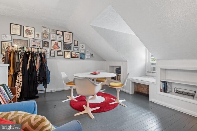 Building Photo - 153 E Ross St