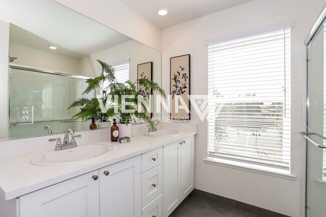 Building Photo - 8106 Quiet Knolls Dr