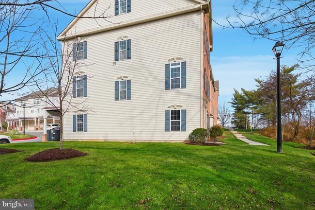 Building Photo - 9421 Aston Villa