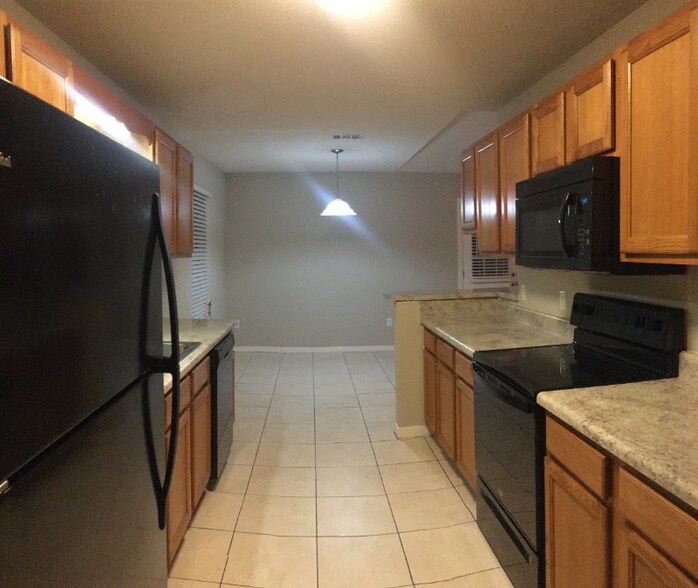 Building Photo - 4238 Castille Ave