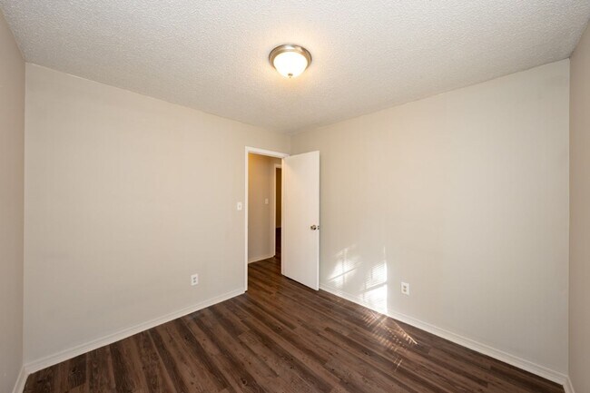 Building Photo - Relax & Unwind in This Beautifully Renovated 3BR Home