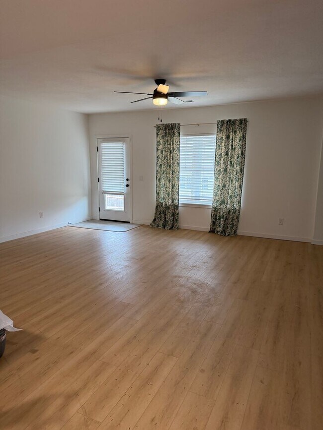 Building Photo - REMODELED 5 Bedroom | 3 Bathroom | 3 Car Garage HOME -- 3,554 sqft | BASEMENT! | NIXA SCHOOLS | F...