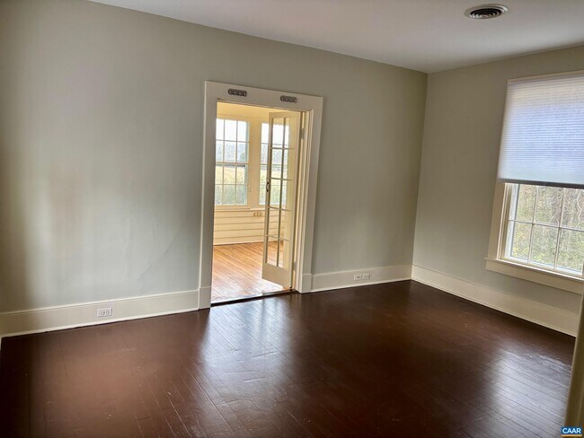 Building Photo - 800 Glendower Rd