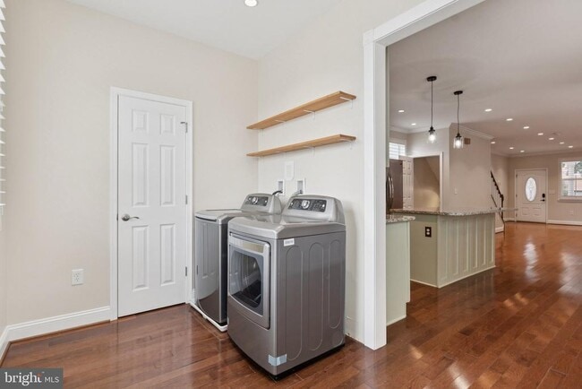 Building Photo - 908 Longfellow St NW