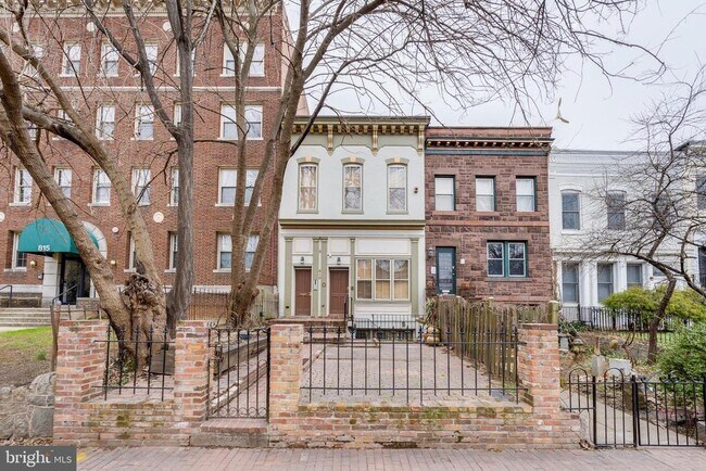 Building Photo - 813 Maryland Ave NE