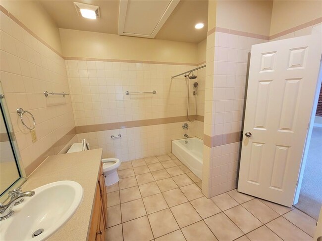 Building Photo - 2315 Harborside Dr