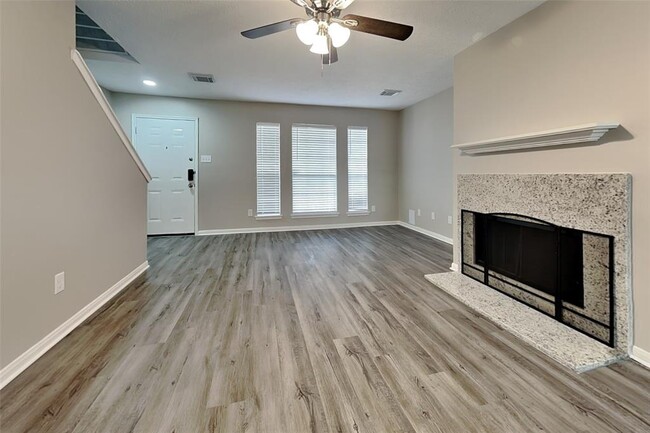 Building Photo - 8303 Holmwood Dr