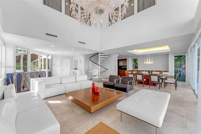 Building Photo - 655 N Mashta Dr