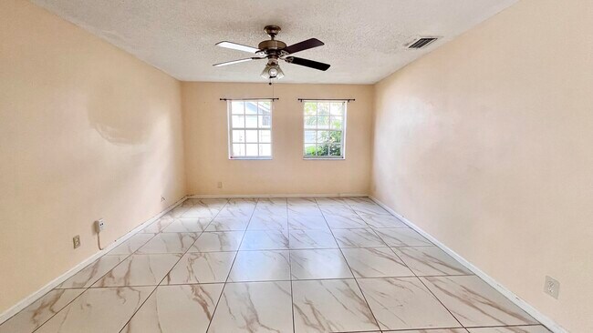 Building Photo - 13982 Morning Glory Dr