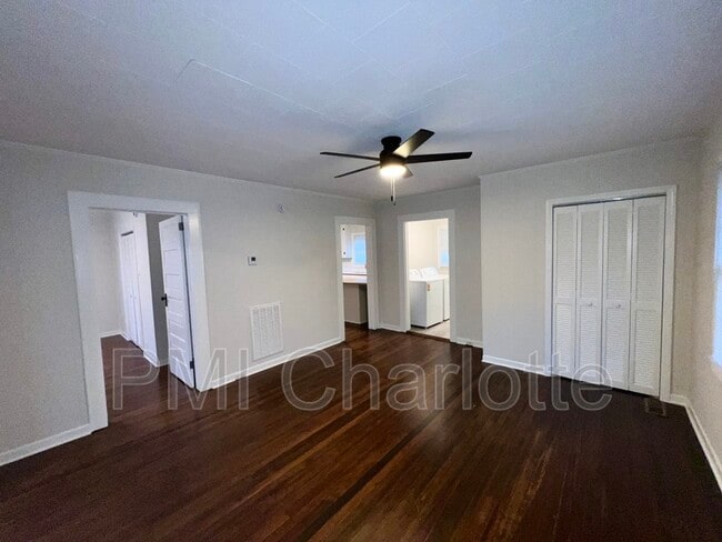 Building Photo - 503 N Pear St