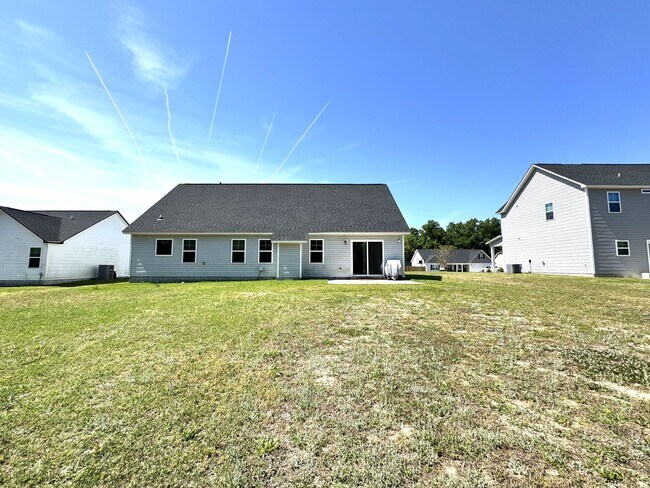 Building Photo - Beautiful home! Convenient to the city with all shopping!