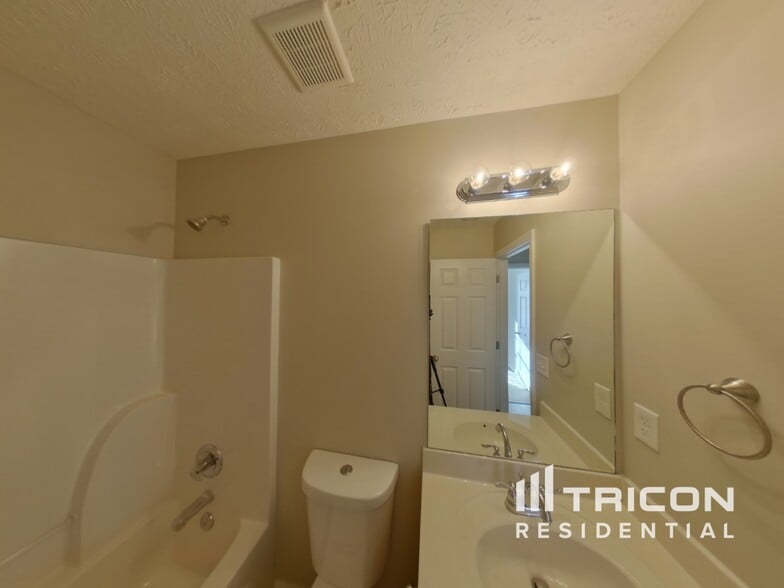 Building Photo - 3018 Barretts Ridge Dr