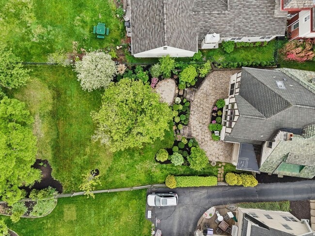 Building Photo - Charming 5 Bedroom, 3.5 Bathroom Home in M...