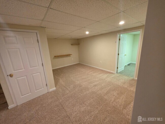 Building Photo - 1301 Dahlia Cir