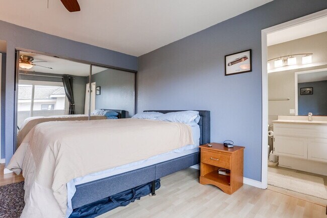 Building Photo - Welcome to this beautiful 1,042 sq. ft. condo offering modern comfort in a prime location!