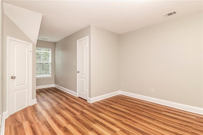 Building Photo - 14 Greenfield Dr