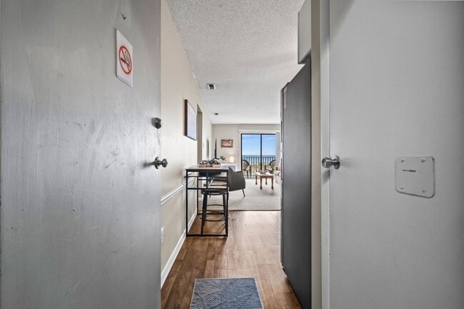 Building Photo - Snowbird Rental