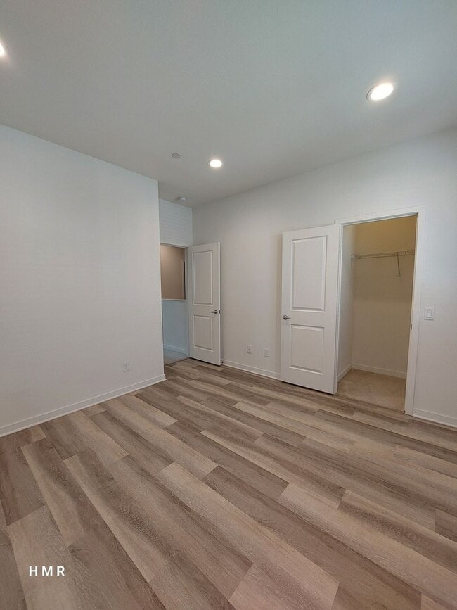 Building Photo - Charming 4 bed 2.5 bath in Anaheim! MUST S...