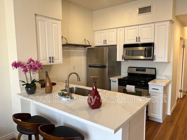 Building Photo - 445 Island Ave