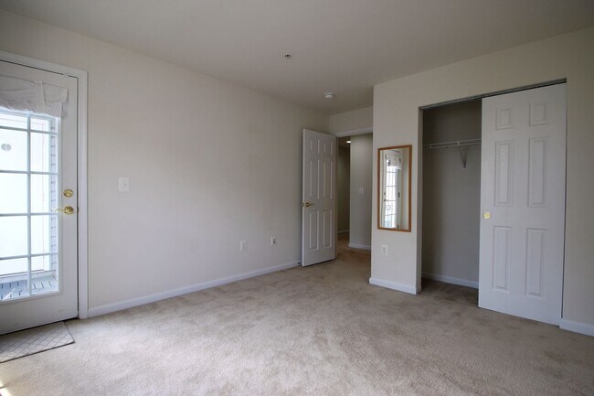 Building Photo - Updated 3/2.5 Townhome w/1 car garage