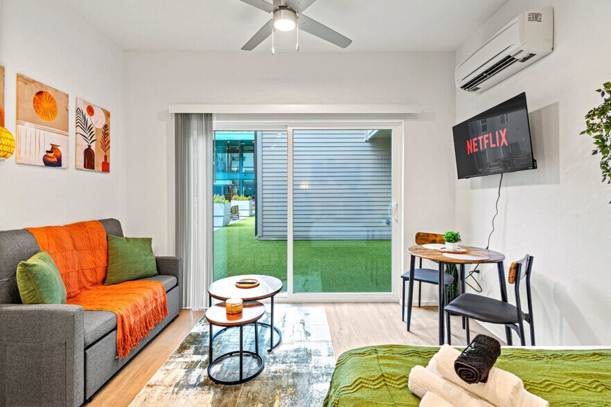 Primary Photo - 596 W 9th St