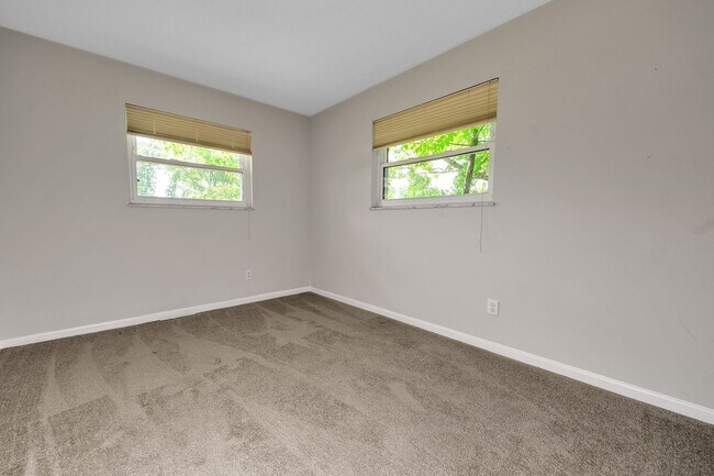 Building Photo - Anderson - Updated and spacious 3 bed 2.5 ...