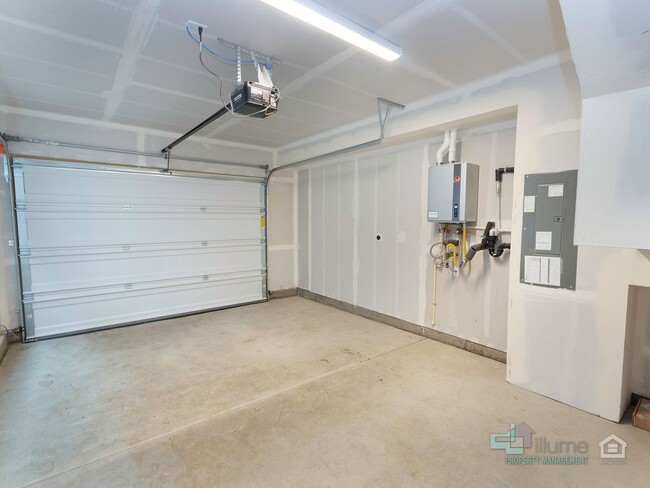 Building Photo - 8331 SE Kinnaman St