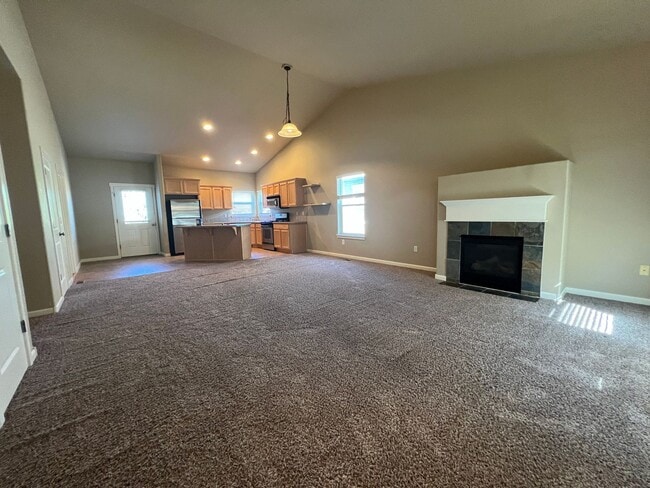 Building Photo - Single level home in NE Bend w/open floor ...