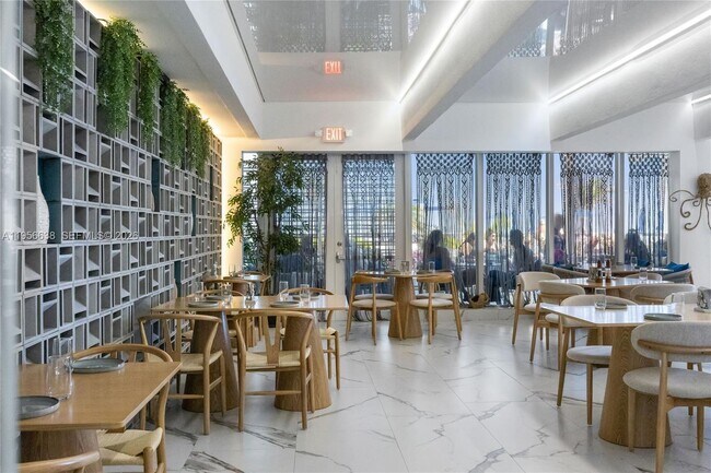 Building Photo - 1904 S Ocean Dr