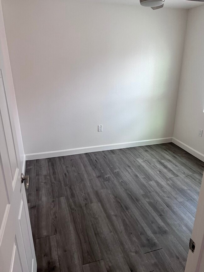 Building Photo - 1280 W 35th Pl