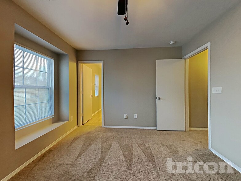 Building Photo - 4560 Stone Mountain Dr