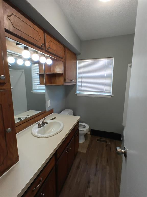 Building Photo - 212 W Rose Dr