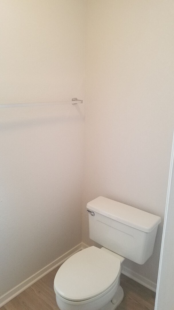 Building Photo - Spacious, Remodeled Duplex Unit Near Hulen...