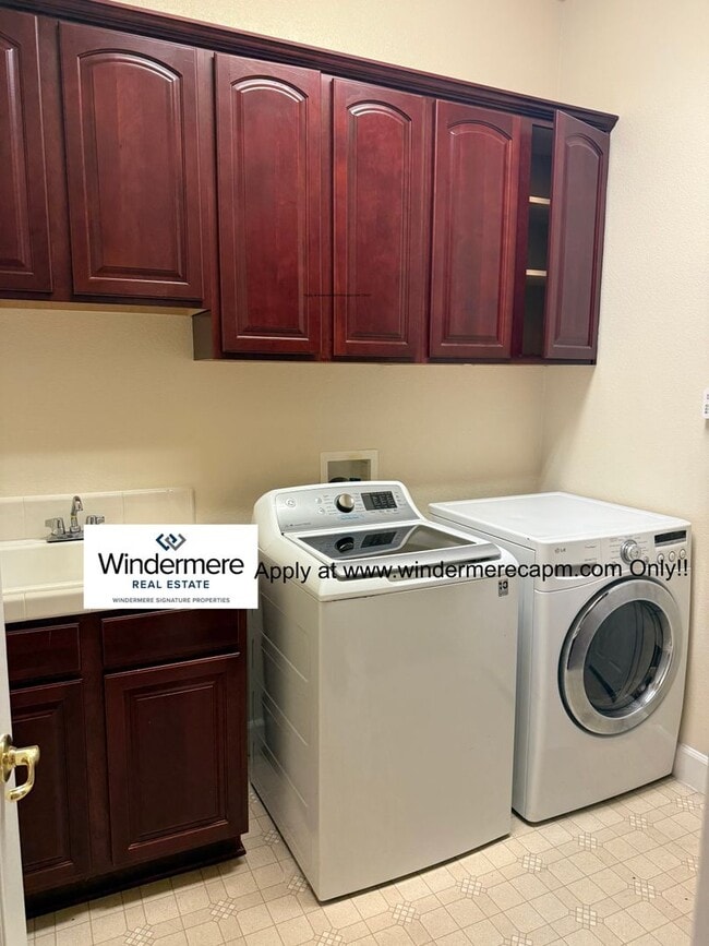 Building Photo - Welcome Home To This Well Maintained Immaculate Westlake Gated Community HOME!