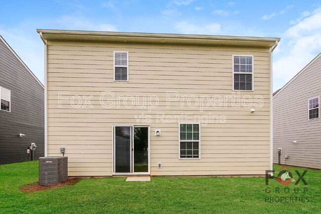 Building Photo - 121 Astor St