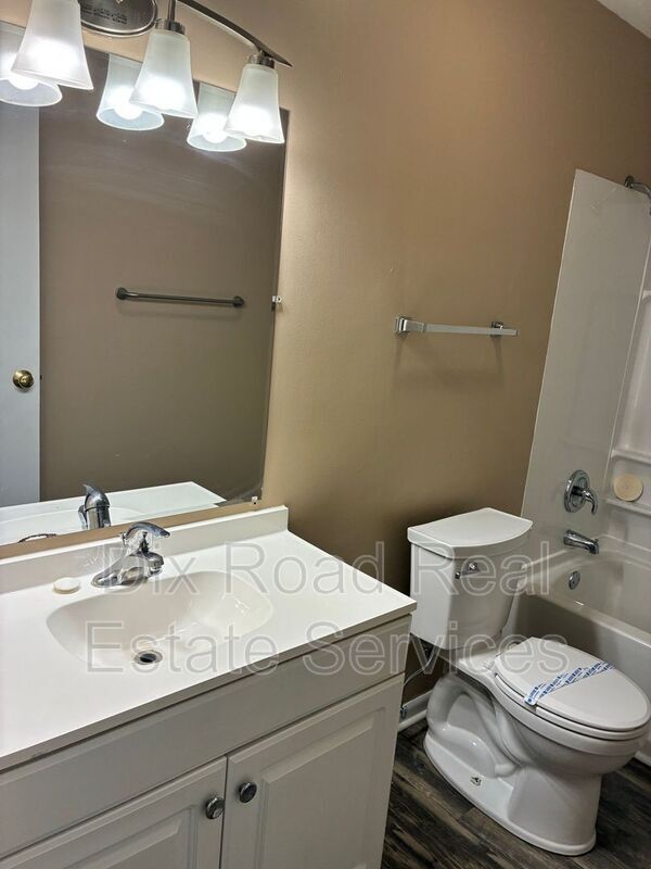 Building Photo - 5261 Bromwick Dr