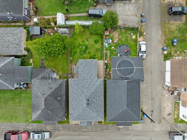 Building Photo - 207 N Alder St