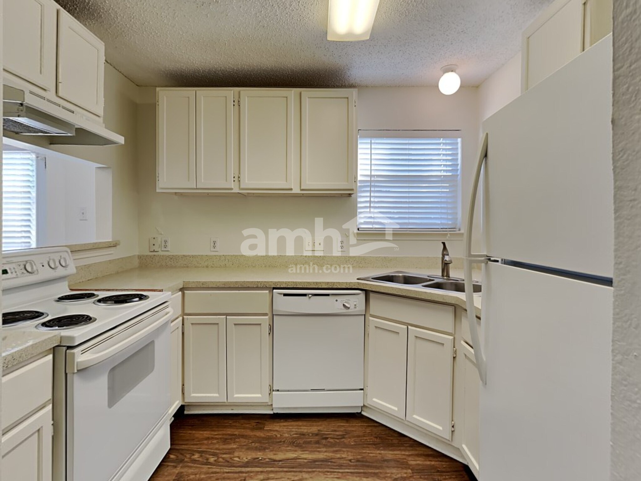 Building Photo - 830 Greenridge Dr