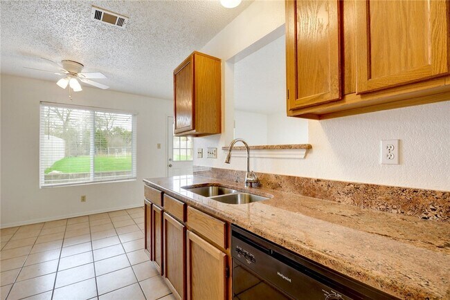 Building Photo - 6102 Parkwood Dr