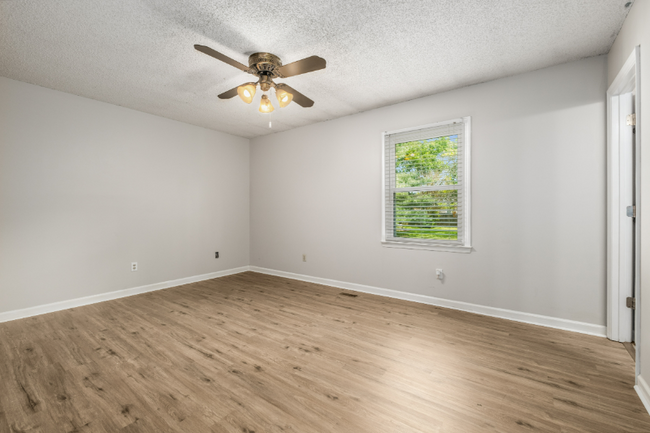 Building Photo - 2432 Laredo Ct