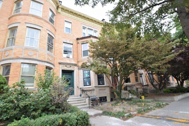 Primary Photo - 1736 Beacon St