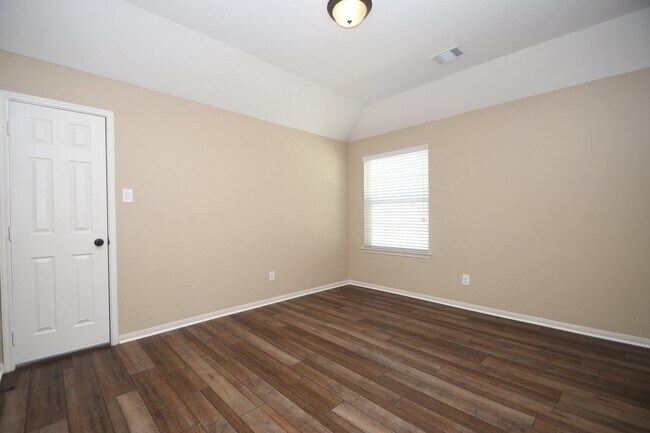 Building Photo - 606 Whitney Oaks Ln