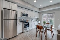 Building Photo - 1952 Bryn Mawr Ave