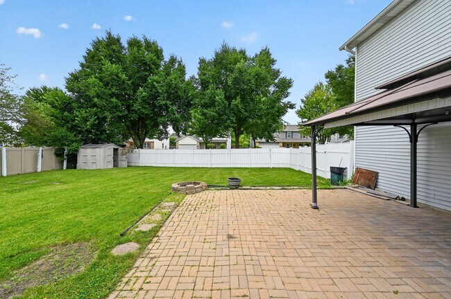 Building Photo - 1301 Brookfield Dr