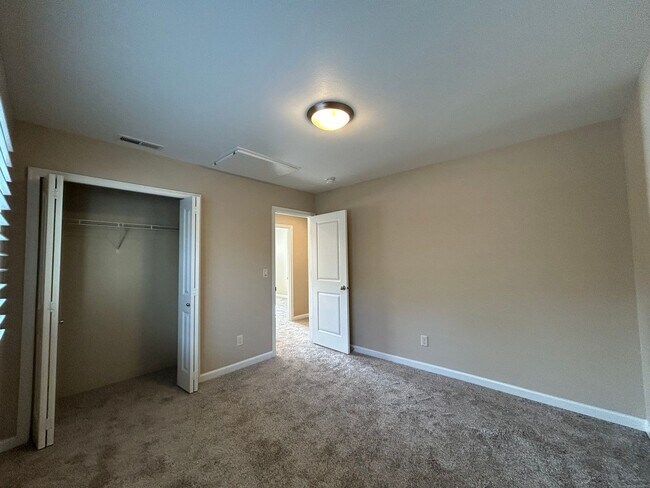 Building Photo - Gorgeous 4 Bed, 2.5 Bath Tuscany Home!