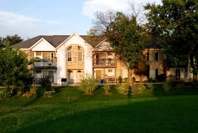 Front of building - 9915 W Oklahoma Ave