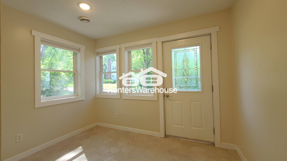 Building Photo - 217 River St