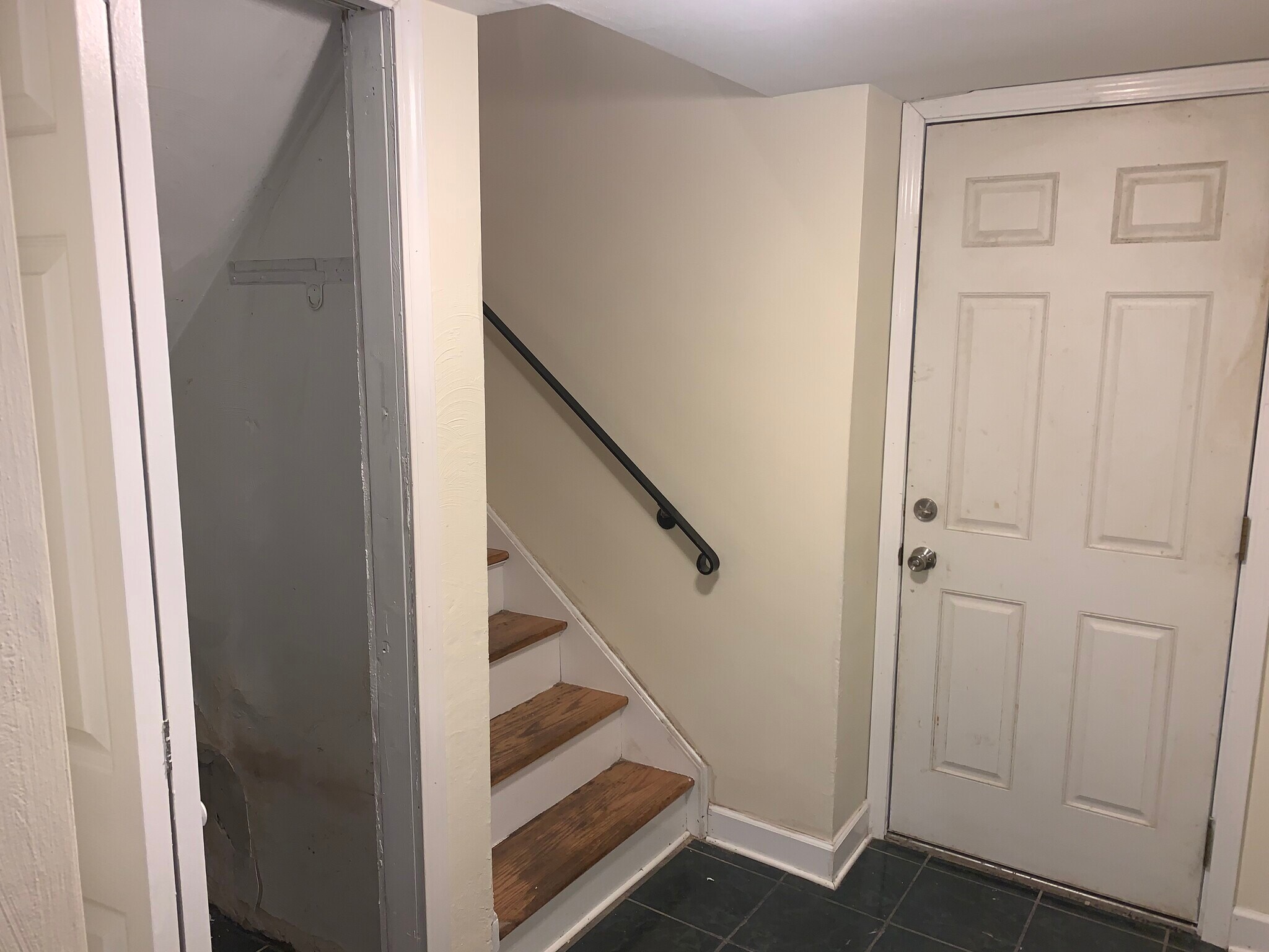 Building Photo - 4268 Sample Ct