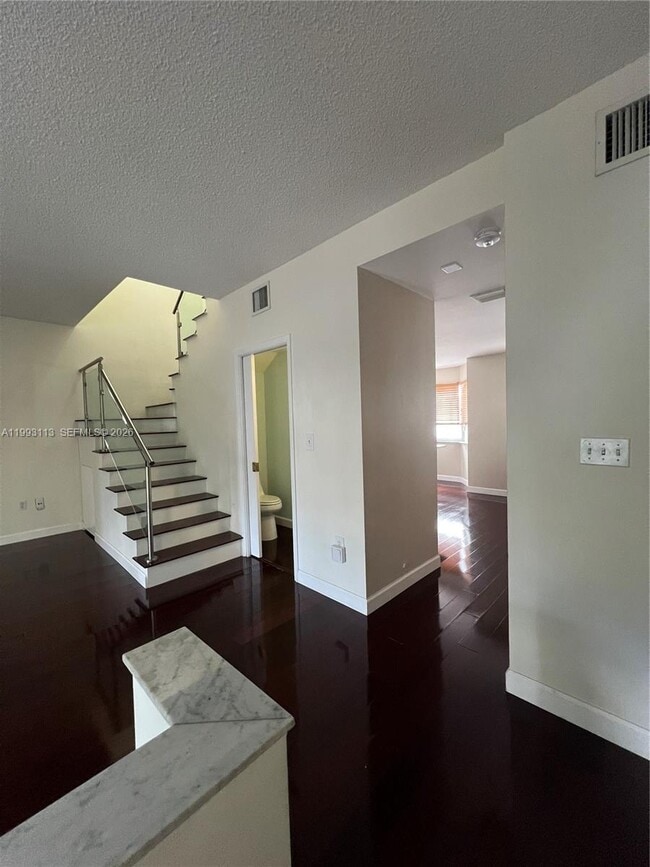Building Photo - Navarre Avenue, Coral Gables, FL 33134 - 3 BR 2.5 BA condo